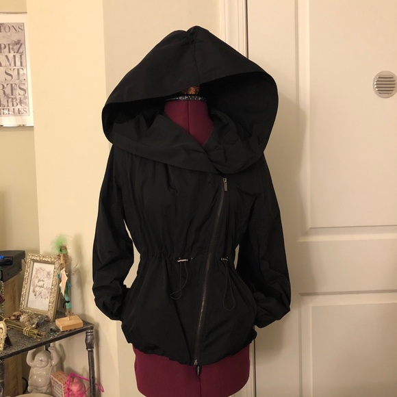 BCBG raincoat - Picture 5 of 5